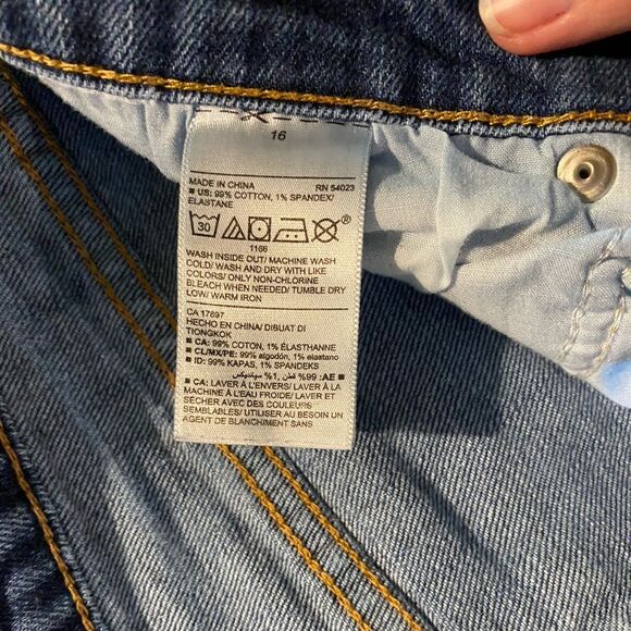 Old Navy Women's Boyfriend Denim Capris Size 16 Medium Wash Very Little Wear - Picture 4 of 6